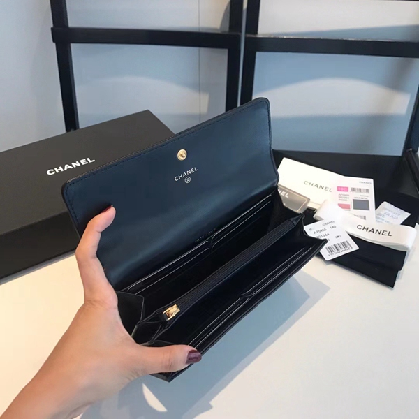シャネル財布着用イメージ